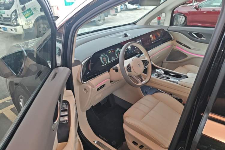 Used VOYAH Dream 2024 PHEV Extended-Range Premium Edition Driver Seat
