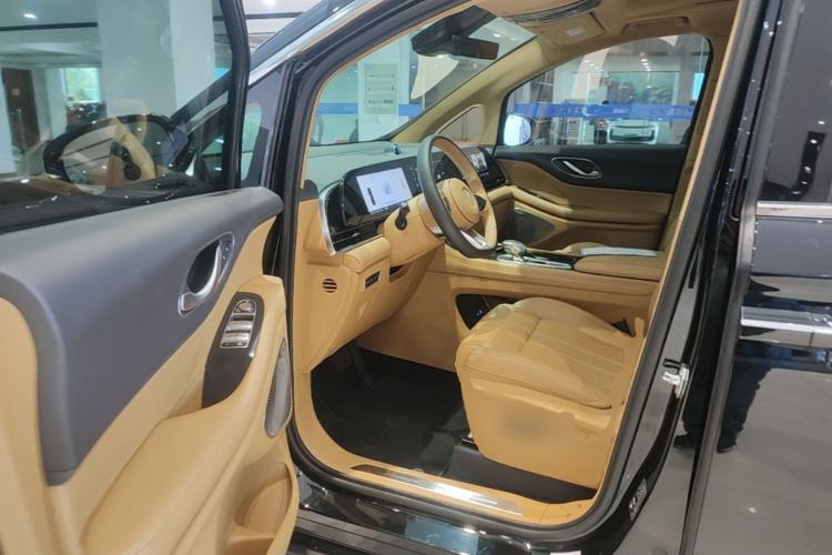 Used VOYAH Dream 2024 PHEV Extended-Range Premium Edition Driver Seat