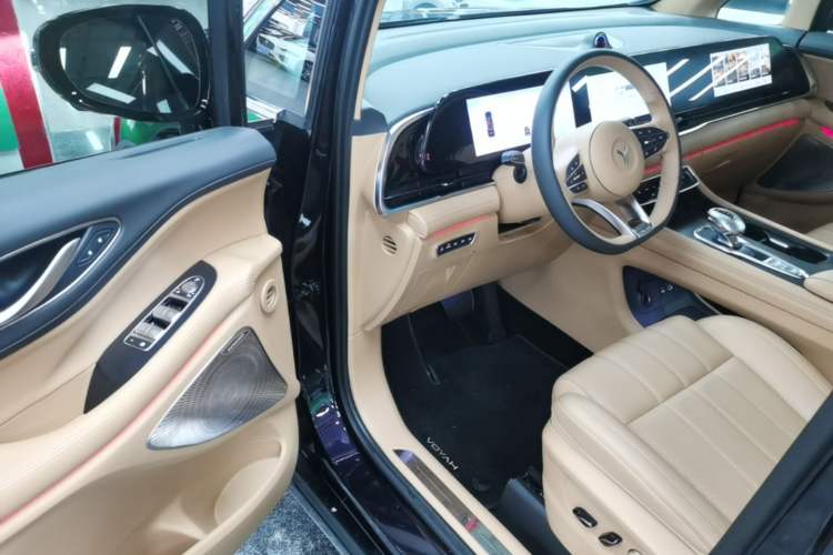 Used VOYAH Dream 2024 PHEV Extended-Range Premium Edition Driver Seat