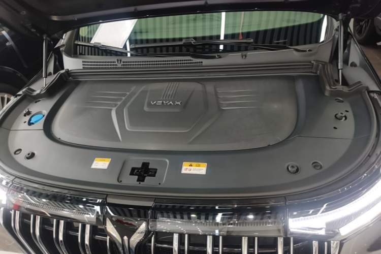 Used VOYAH Dream 2024 PHEV Ultra-Long Range Flagship Edition Engine Bay