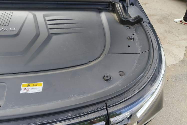 Used VOYAH Dream 2024 PHEV Ultra-Long Range Flagship Edition Engine Bay Left