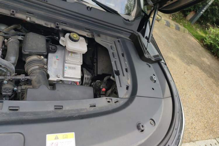Used VOYAH Dream 2024 PHEV Extended-Range Premium Edition Engine Bay Left