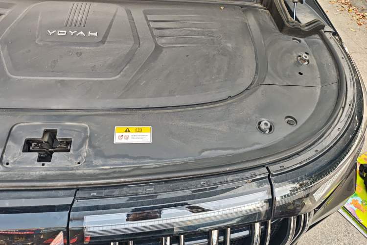 Used VOYAH Dream 2024 PHEV Ultra-Long Range Flagship Edition Engine Bay Left