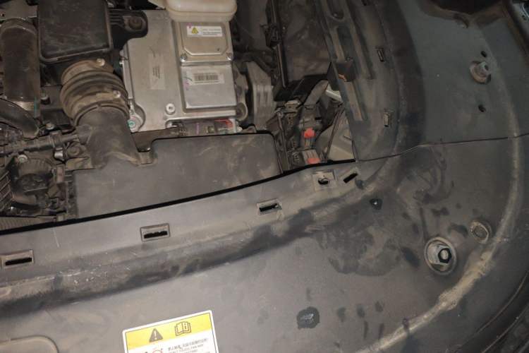 Used VOYAH Dream 2024 PHEV Ultra-Long Range Flagship Edition Engine Bay Left