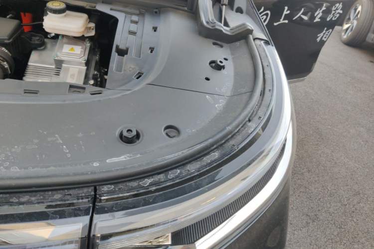 Used VOYAH Dream 2024 PHEV Extended-Range Premium Edition Engine Bay Left