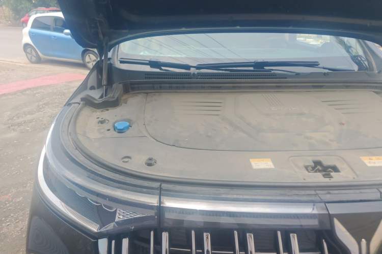 Used VOYAH Dream 2024 PHEV Extended-Range Premium Edition Engine Bay Right