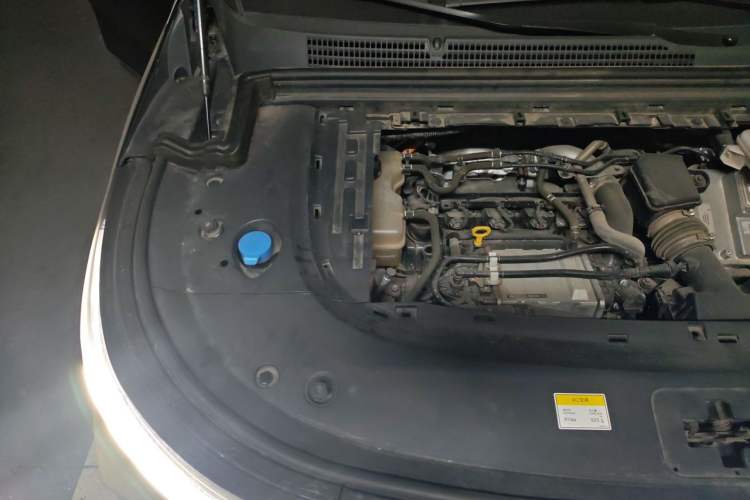 Used VOYAH Dream 2024 PHEV Ultra-Long Range Flagship Edition Engine Bay Right