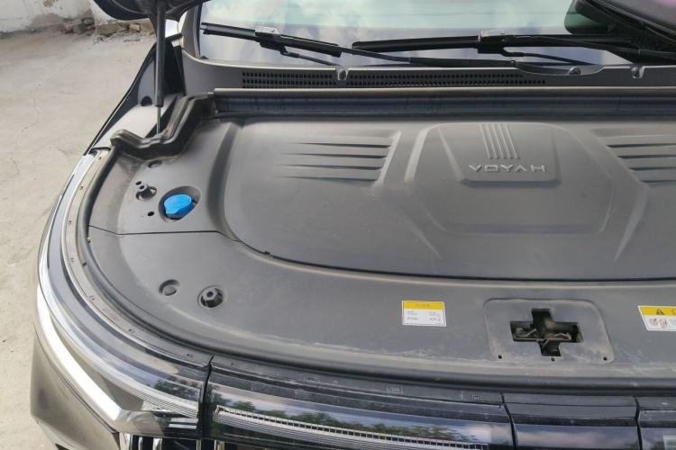 Used VOYAH Dream 2024 PHEV Ultra-Long Range Flagship Edition Engine Bay Right