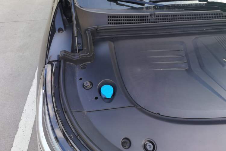 Used VOYAH Dream 2024 PHEV Extended-Range Premium Edition Engine Bay Right