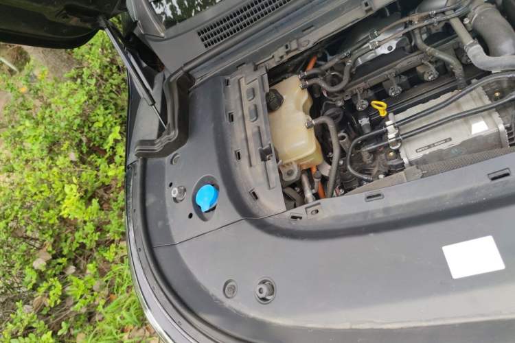 Used VOYAH Dream 2024 PHEV Extended-Range Premium Edition Engine Bay Right