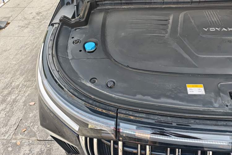 Used VOYAH Dream 2024 PHEV Ultra-Long Range Flagship Edition Engine Bay Right