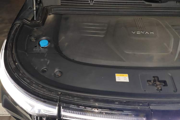 Used VOYAH Dream 2024 PHEV Ultra-Long Range Flagship Edition Engine Bay Right