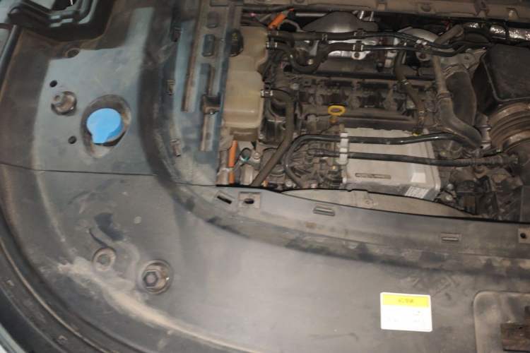 Used VOYAH Dream 2024 PHEV Ultra-Long Range Flagship Edition Engine Bay Right