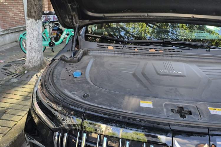 Used VOYAH Dream 2024 PHEV Extended-Range Premium Edition Engine Bay Right