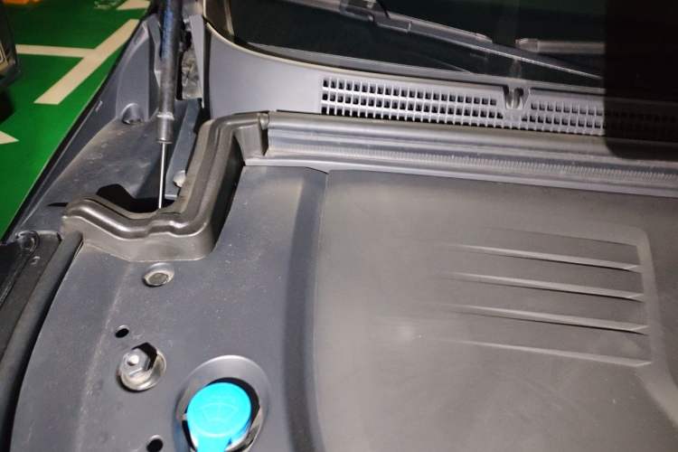 Used VOYAH Dream 2024 PHEV Extended-Range Premium Edition Engine Bay Right
