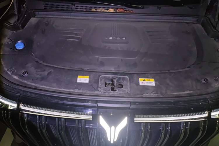 Used VOYAH Dream 2024 PHEV Ultra-Long Range Flagship Edition Engine Bay