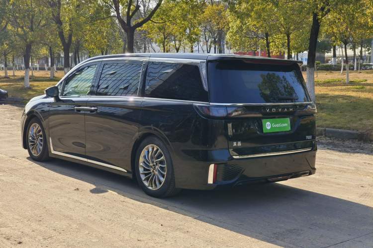 Used VOYAH Dream 2024 PHEV Ultra-Long Range Flagship Edition Exterior 4