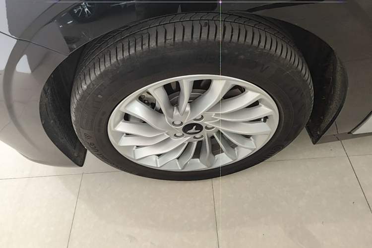 Used VOYAH Dream 2024 PHEV Extended-Range Premium Edition Exterior 4