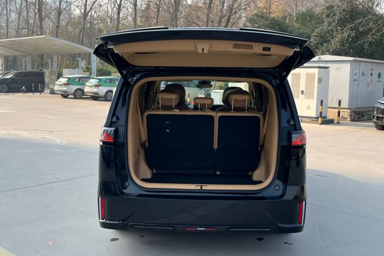 Used VOYAH Dream 2024 PHEV Ultra-Long Range Flagship Edition Exterior 4