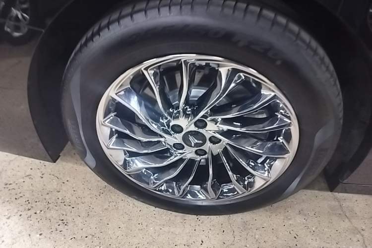 Used VOYAH Dream 2024 PHEV Ultra-Long Range Flagship Edition Exterior 5