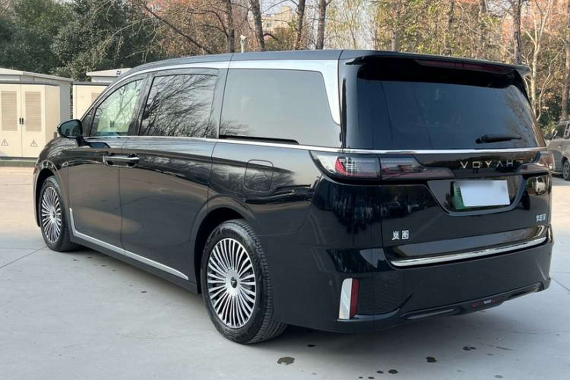 Used VOYAH Dream 2024 PHEV Ultra-Long Range Flagship Edition Exterior 8