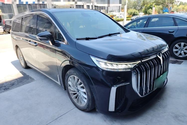 Used VOYAH Dream 2024 PHEV Extended-Range Premium Edition Front Right 45 Deg