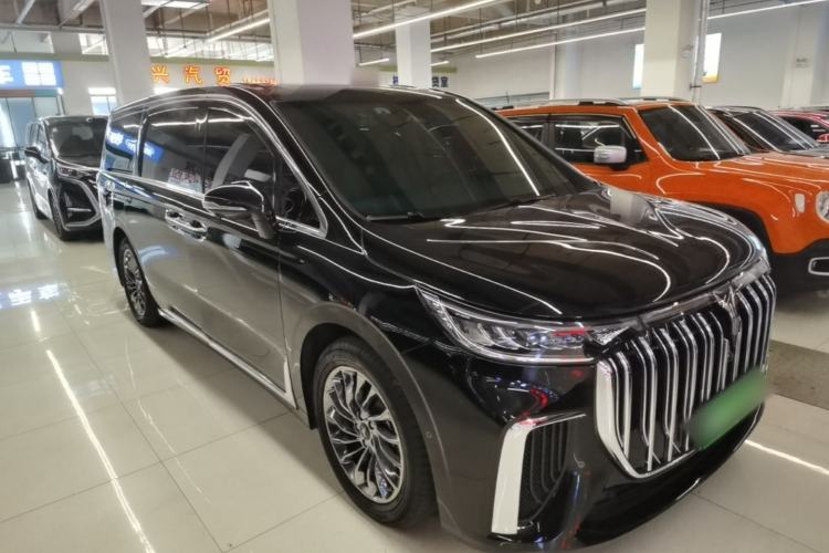 Used VOYAH Dream 2024 PHEV Extended-Range Premium Edition Front Right 45 Deg
