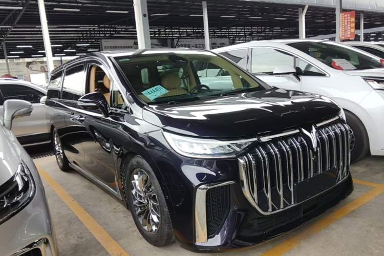 Used VOYAH Dream 2024 PHEV Ultra-Long Range Flagship Edition Front Right 45 Deg