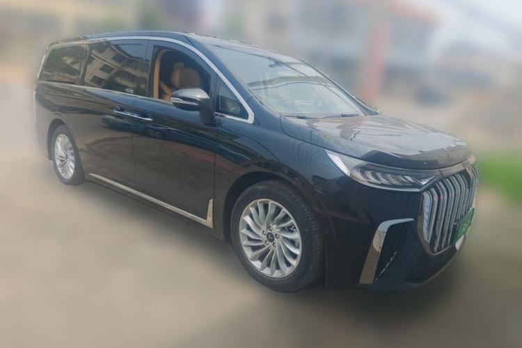Used VOYAH Dream 2024 PHEV Extended-Range Premium Edition Front Right 45 Deg
