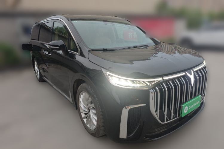 Used VOYAH Dream 2024 PHEV Extended-Range Premium Edition Front Right 45 Deg