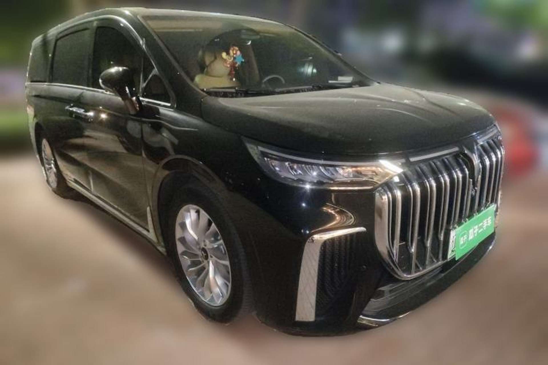 Used VOYAH Dream 2024 PHEV Extended-Range Premium Edition Front Right 45 Deg