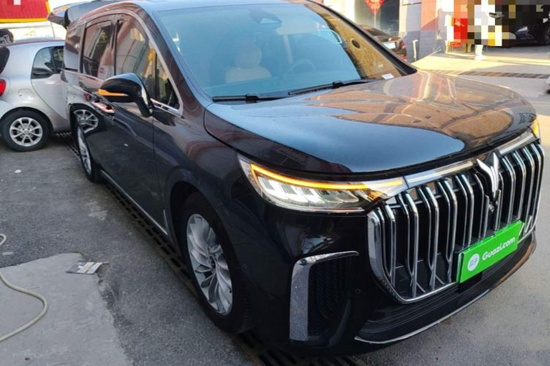 Used VOYAH Dream 2024 PHEV Extended-Range Premium Edition Front Right 45 Deg