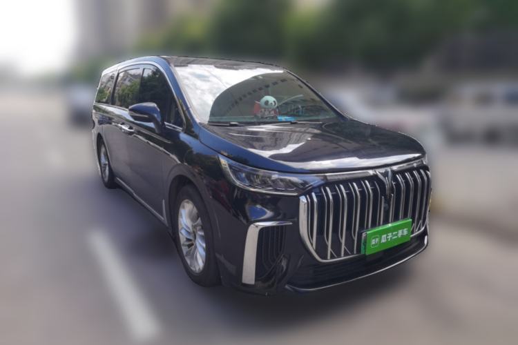 Used VOYAH Dream 2024 PHEV Extended-Range Premium Edition Front Right 45 Deg