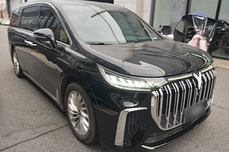 Used VOYAH Dream 2024 PHEV Extended-Range Premium Edition Front Right 45 Deg
