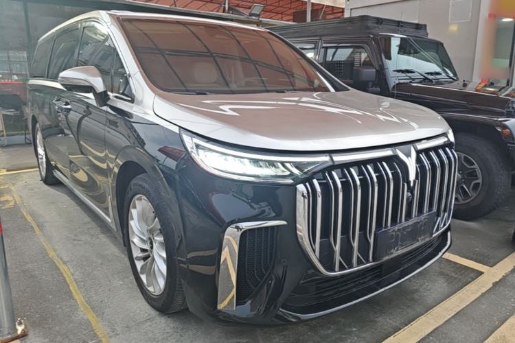 Used VOYAH Dream 2024 PHEV Extended-Range Premium Edition Front Right 45 Deg