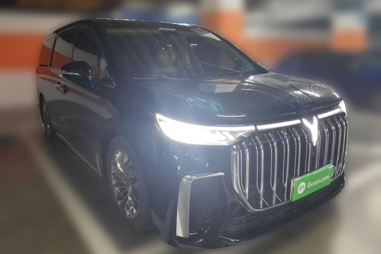 Used VOYAH Dream 2024 PHEV Ultra-Long Range Flagship Edition Front Right 45 Deg