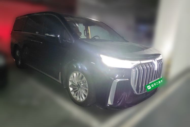 Used VOYAH Dream 2024 PHEV Extended-Range Premium Edition Front Right 45 Deg