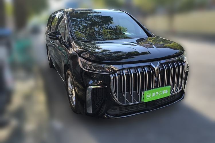 Used VOYAH Dream 2024 PHEV Extended-Range Premium Edition Front Right 45 Deg