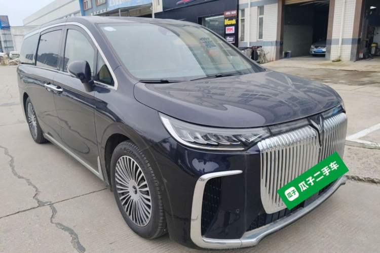 Used VOYAH Dream 2024 PHEV Ultra-Long Range Flagship Edition Front Right 45 Deg