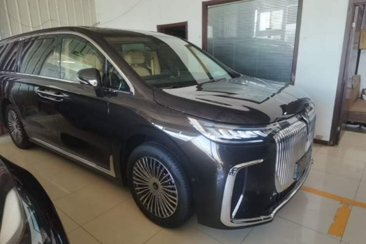 Used VOYAH Dream 2024 PHEV Ultra-Long Range Flagship Edition Front Right 45 Deg