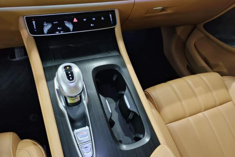 Used VOYAH Dream 2024 PHEV Extended-Range Premium Edition Gear Lever