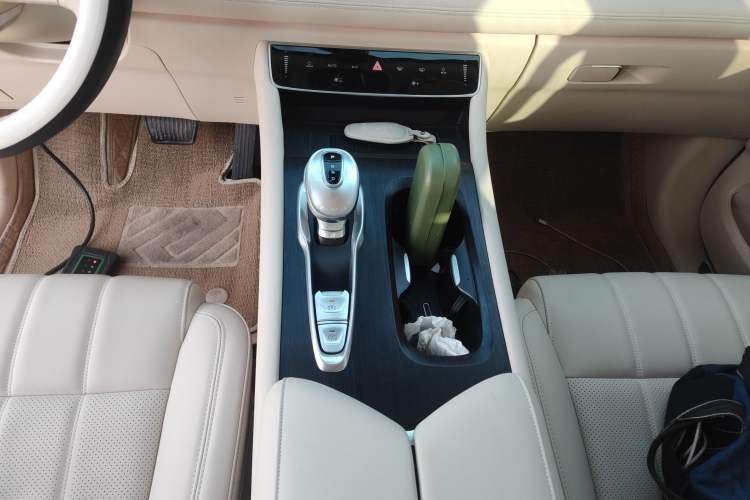 Used VOYAH Dream 2024 PHEV Extended-Range Premium Edition Gear Lever