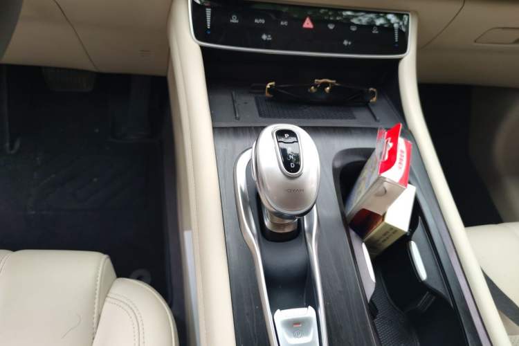 Used VOYAH Dream 2024 PHEV Extended-Range Premium Edition Gear Lever