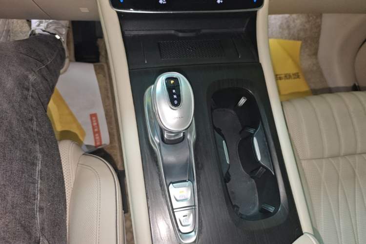 Used VOYAH Dream 2024 PHEV Ultra-Long Range Flagship Edition Gear Lever