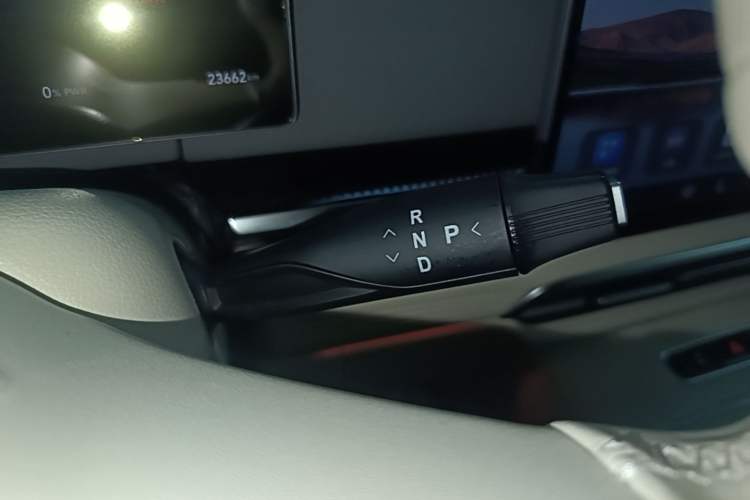 Used VOYAH Dream 2024 EV Long-Range Premium Edition Gear Lever