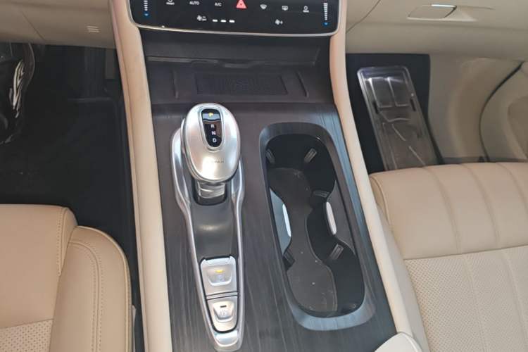 Used VOYAH Dream 2024 PHEV Extended-Range Premium Edition Gear Lever