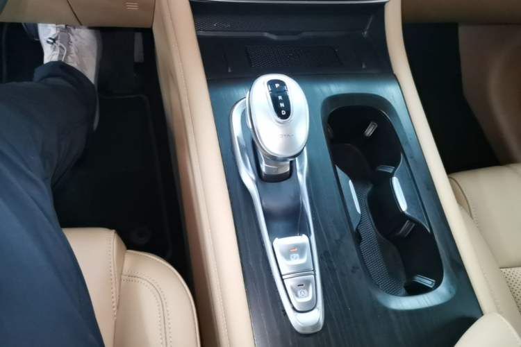 Used VOYAH Dream 2024 PHEV Extended-Range Premium Edition Gear Lever