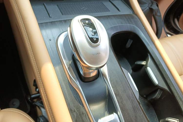 Used VOYAH Dream 2024 EV Long-Range Premium Edition Gear Lever