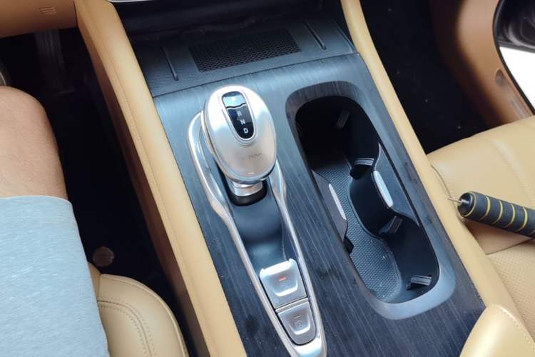 Used VOYAH Dream 2024 PHEV Extended-Range Premium Edition Gear Lever