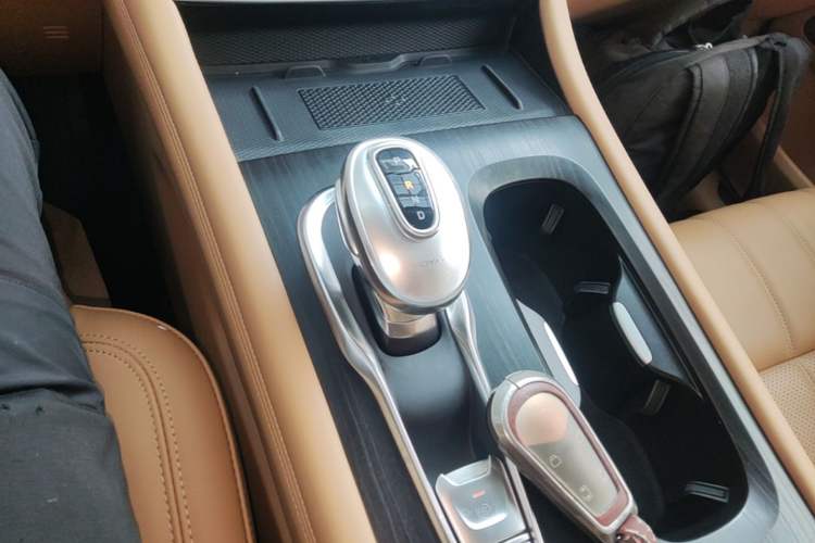 Used VOYAH Dream 2024 PHEV Extended-Range Premium Edition Gear Lever